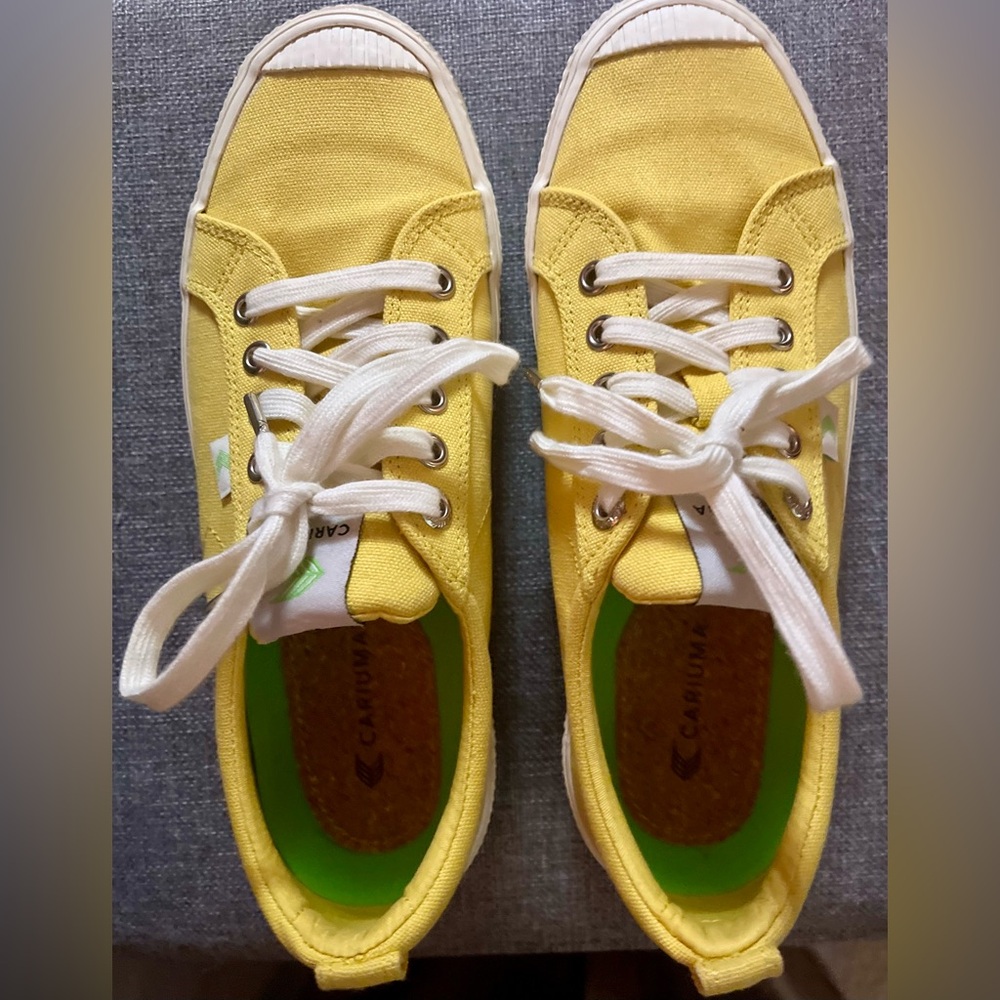 Women’s Cariuma sneakers